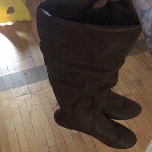 Women’s size 12 wide fall boots